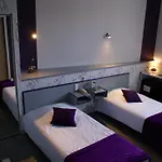 Logis Le Vedaquais Hotel
