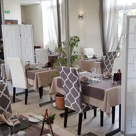 Logis Restaurant Le Vedaquais Vaas