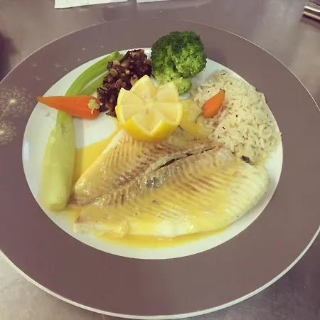 Отель Logis Restaurant Le Vedaquais 3*