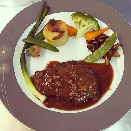 Logis Restaurant Le Vedaquais מלון Vaas