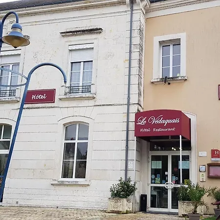 מלון Logis Restaurant Le Vedaquais 3*