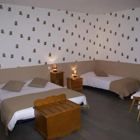 מלון Logis Restaurant Le Vedaquais 3*