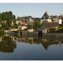 Logis Restaurant Le Vedaquais ホテル