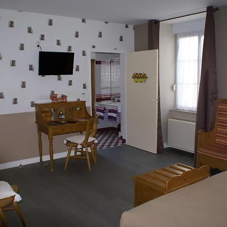 Отель Logis Restaurant Le Vedaquais 3*