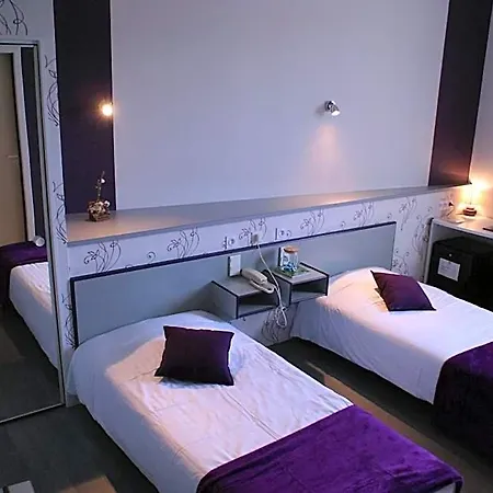ホテル Logis Restaurant Le Vedaquais 3*
