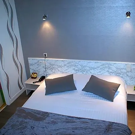 ホテル Logis Restaurant Le Vedaquais Vaas