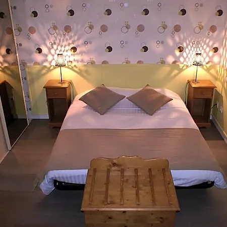 Logis Restaurant Le Vedaquais ホテル 3*