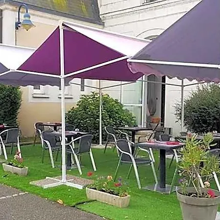 Logis Restaurant Le Vedaquais ホテル 3*