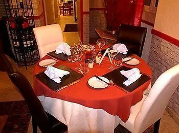 ホテル Logis Restaurant Le Vedaquais 3*