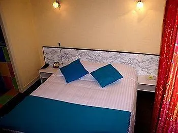 Logis Restaurant Le Vedaquais מלון Vaas