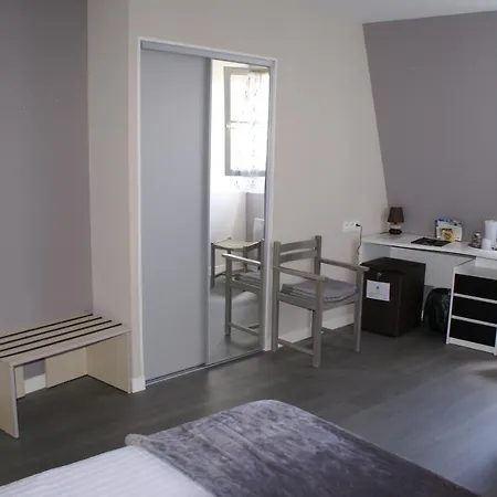 Logis Restaurant Le Vedaquais Отель 3*