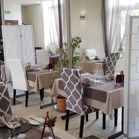 Logis Restaurant Le Vedaquais Hotel Vaas
