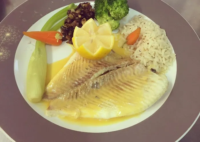 מלון Logis Restaurant Le Vedaquais 3*